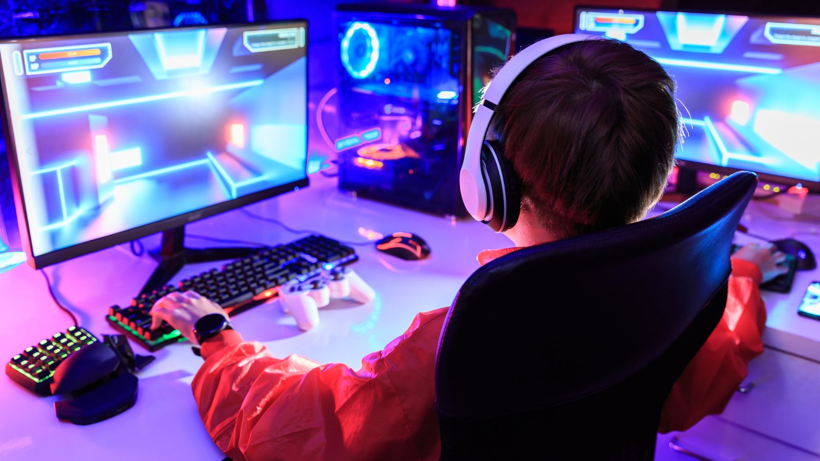 Accessories that serious online gamers should have