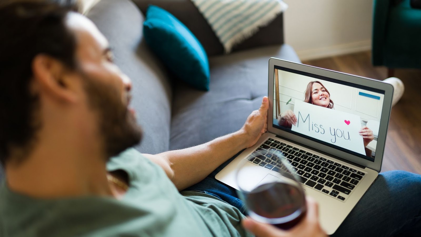 How to stay connected with long distance friends